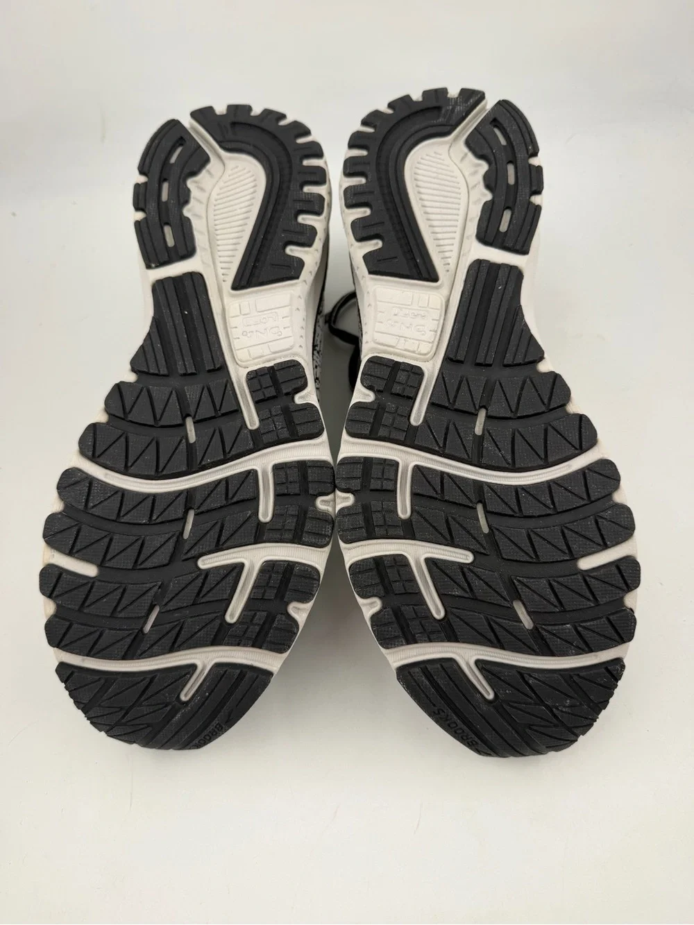 NEW! Brooks Men’s Moab 3 Vent Low - SZ 12- Black White Running Shoes Sneakers